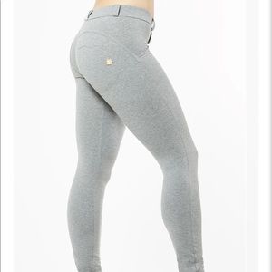 Freddy WR.UP by Livify